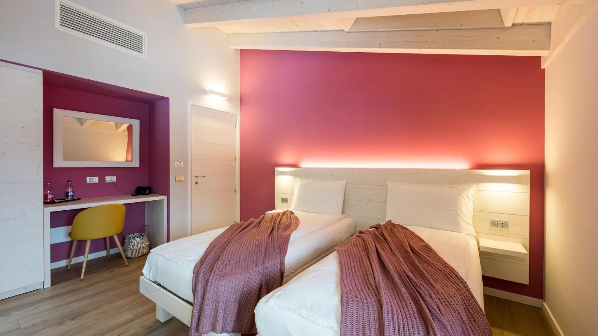 Bianco Hotel Primaluna 3*,  Italy