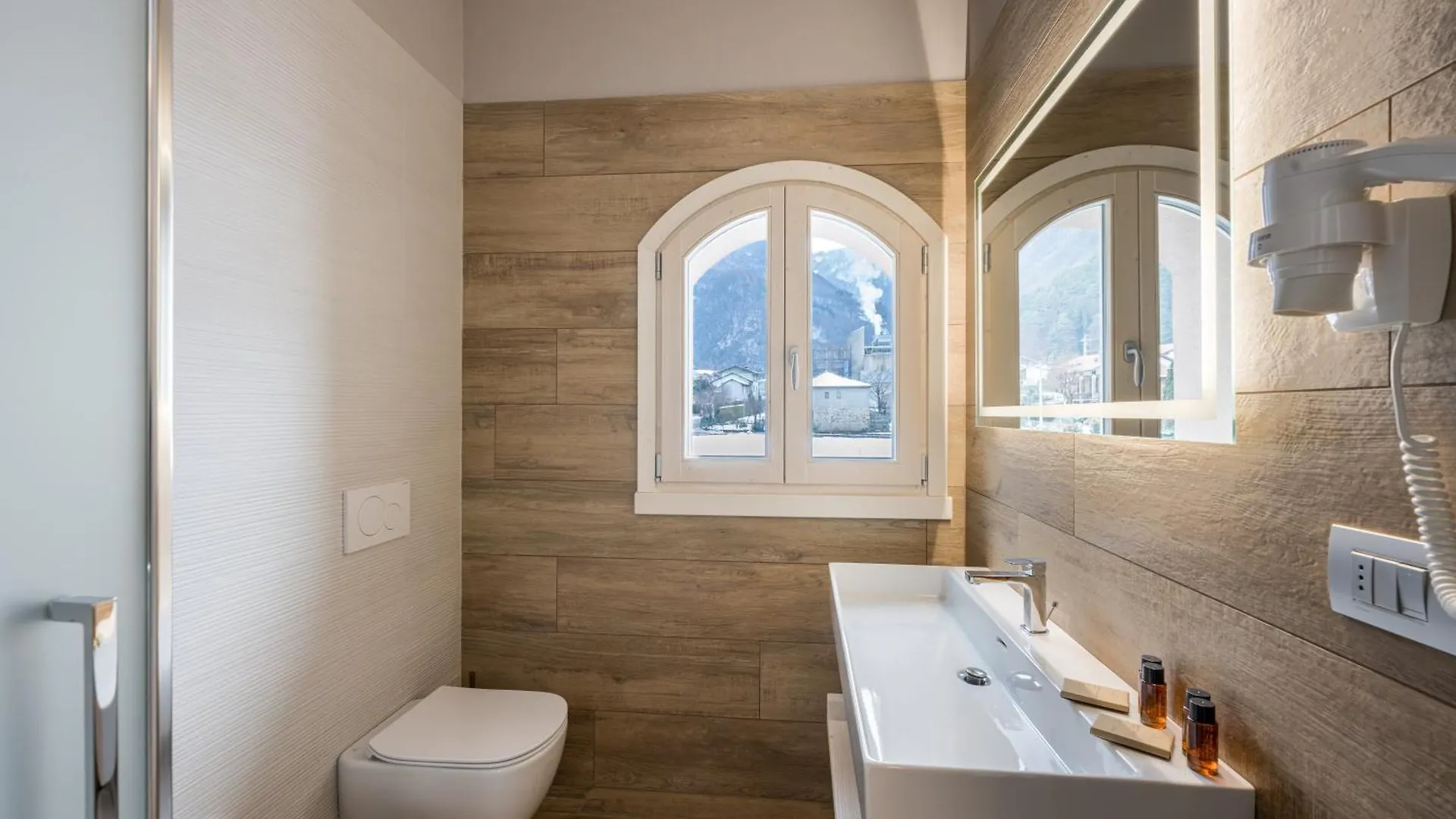 Bianco Hotel Primaluna 3*,